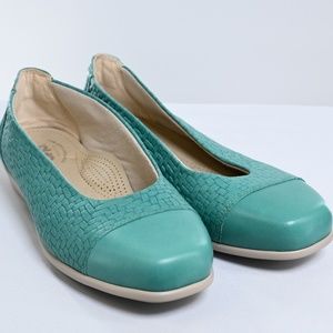 Like New SAS Leather Loafers in Turquoise Leather